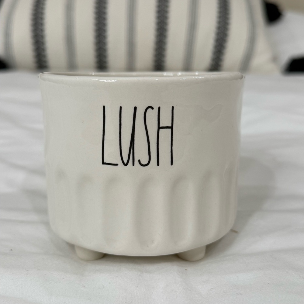 Rae Dunn “Lush” Ceramic Planter 🌿